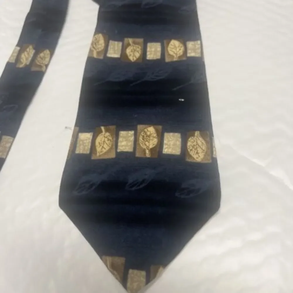 417 by Van Heusen Silk‎ Floral Tie